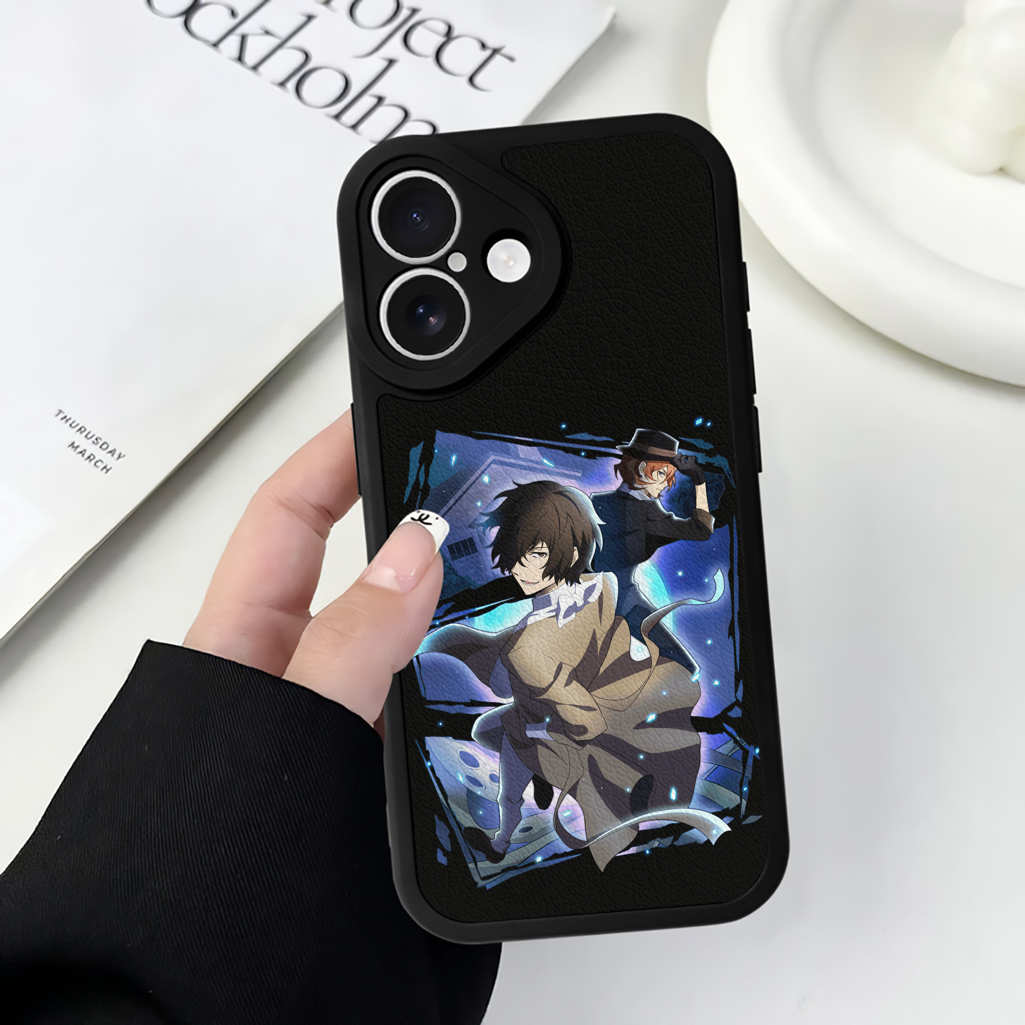 （画像用） 文豪ストレイドッグス Bungo Stray Dogs 【iPhone 16シリーズ対応】シリコンスマホケース（レザー調） 材質：シリコン